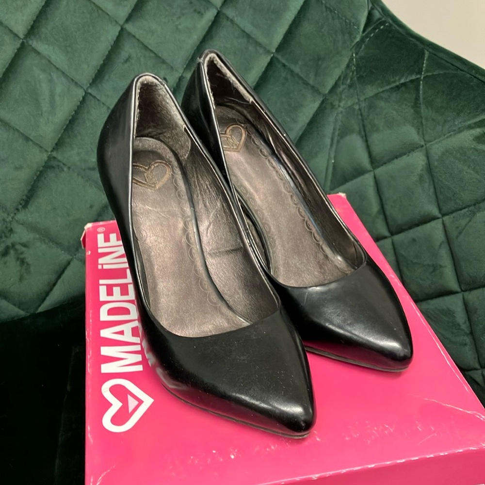 Black Pumps Madeline. Size 6. 3.75” heel.